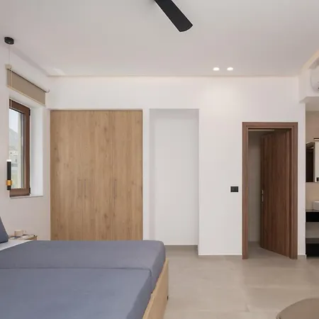 O-cyanea With Heated Pool Holiday home *