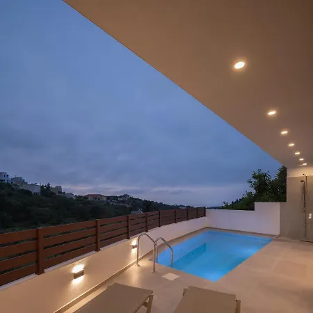 O-cyanea With Heated Pool *