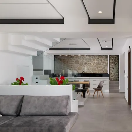 O-cyanea With Heated Pool Holiday home Kournas